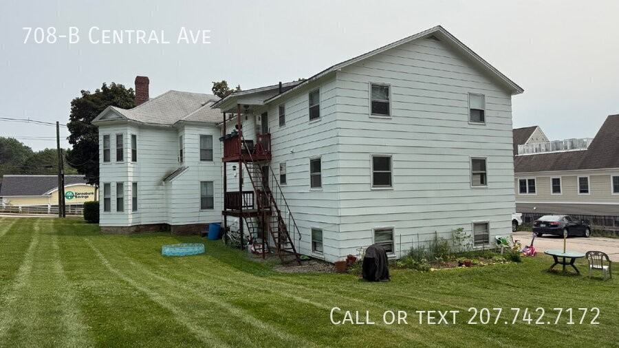708 Central Ave Apt B - Photo 3 of 21