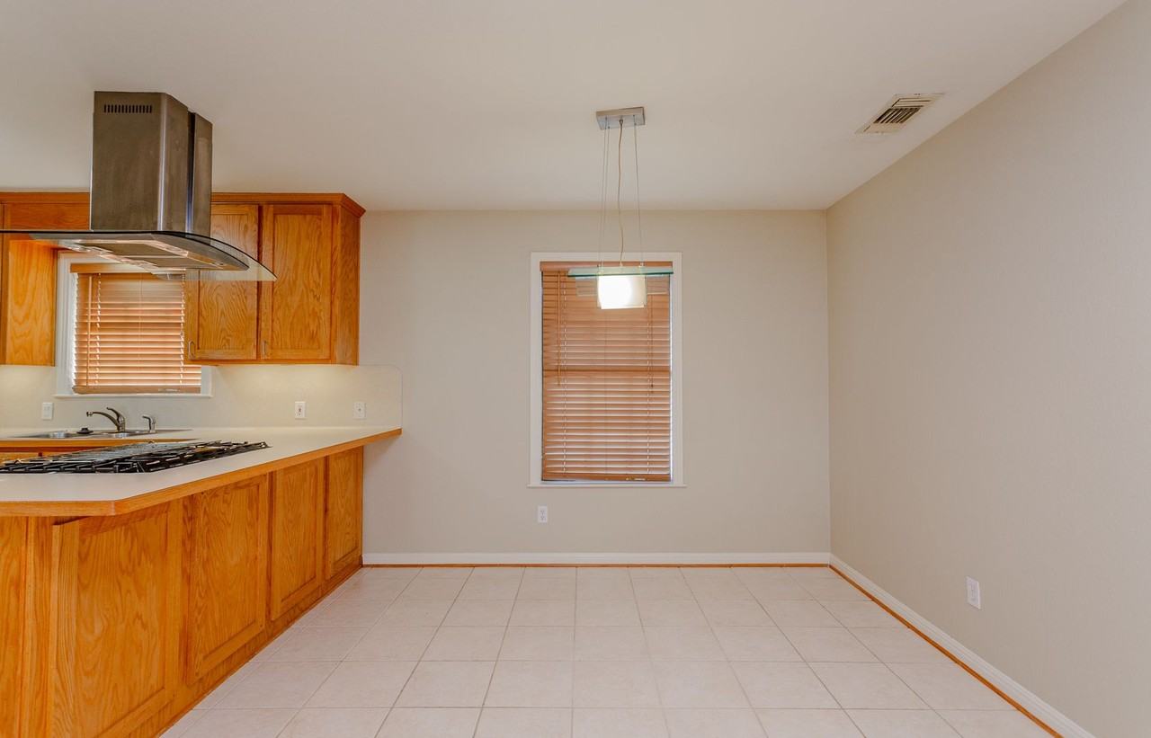 4501 Caswell Ave - Photo 4 of 19