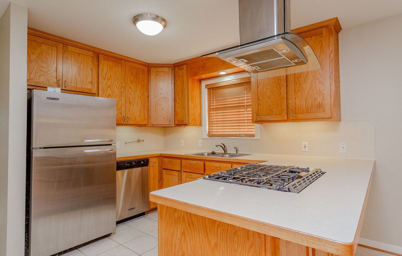 4501 Caswell Ave - Photo 6 of 19