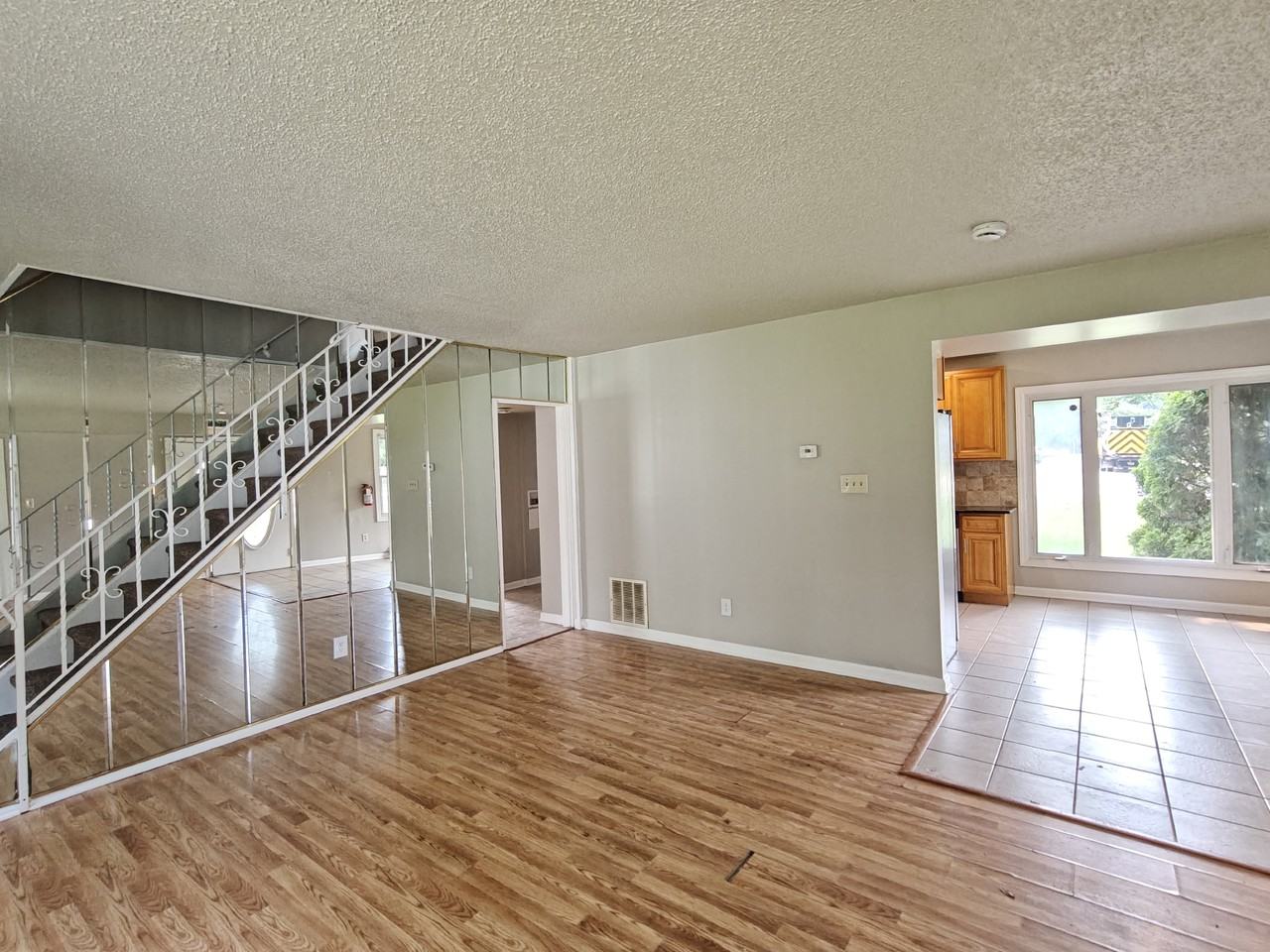 75 Mainbridge Ln - Photo 2 of 16
