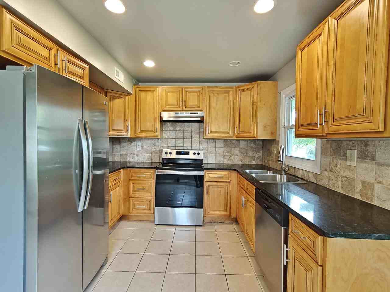 75 Mainbridge Ln - Photo 3 of 16