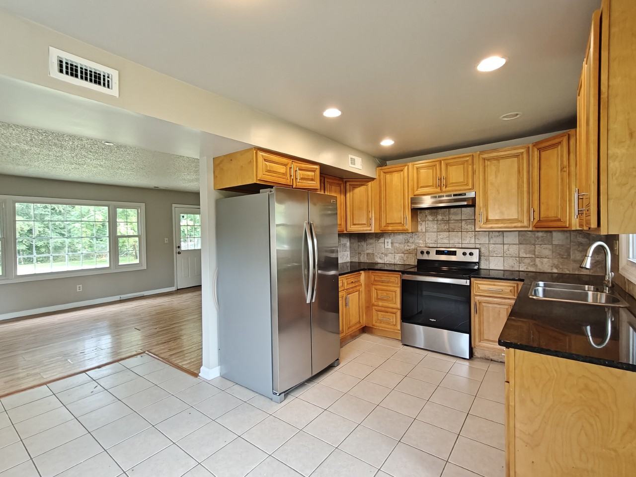 75 Mainbridge Ln - Photo 4 of 16