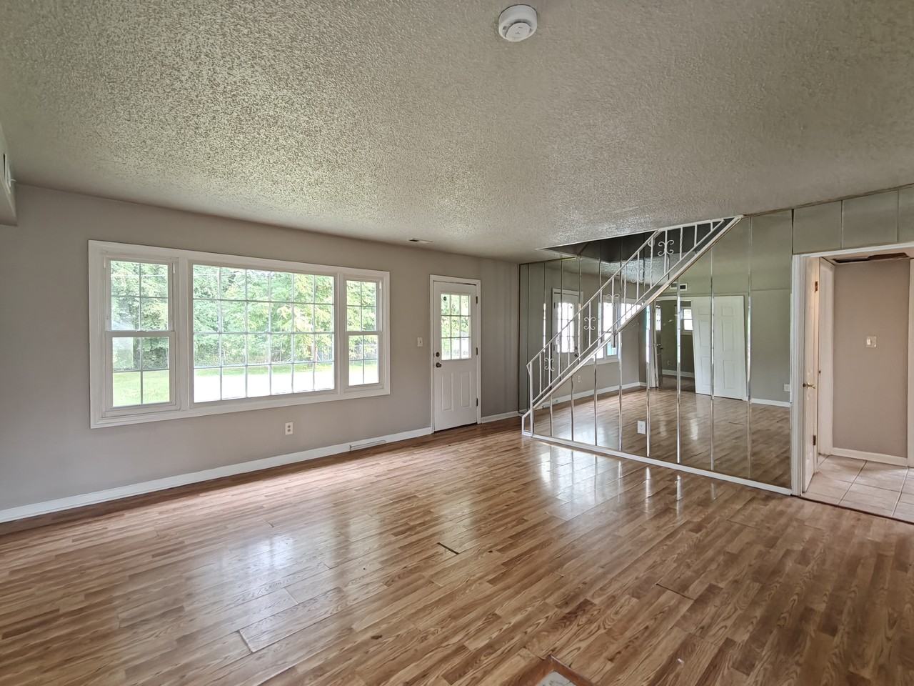 75 Mainbridge Ln - Photo 5 of 16