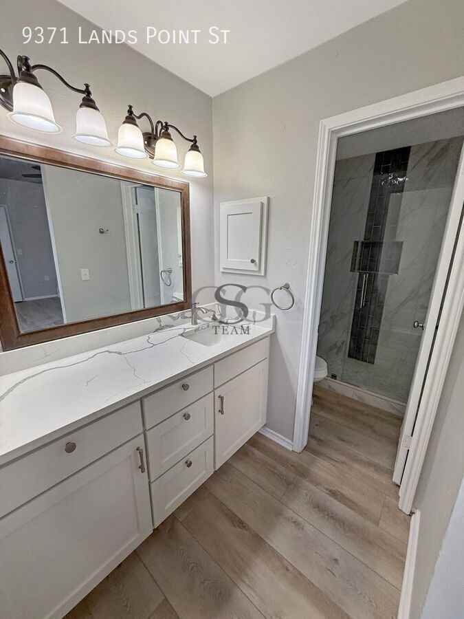 9371 Lands Point St - Photo 3 of 41