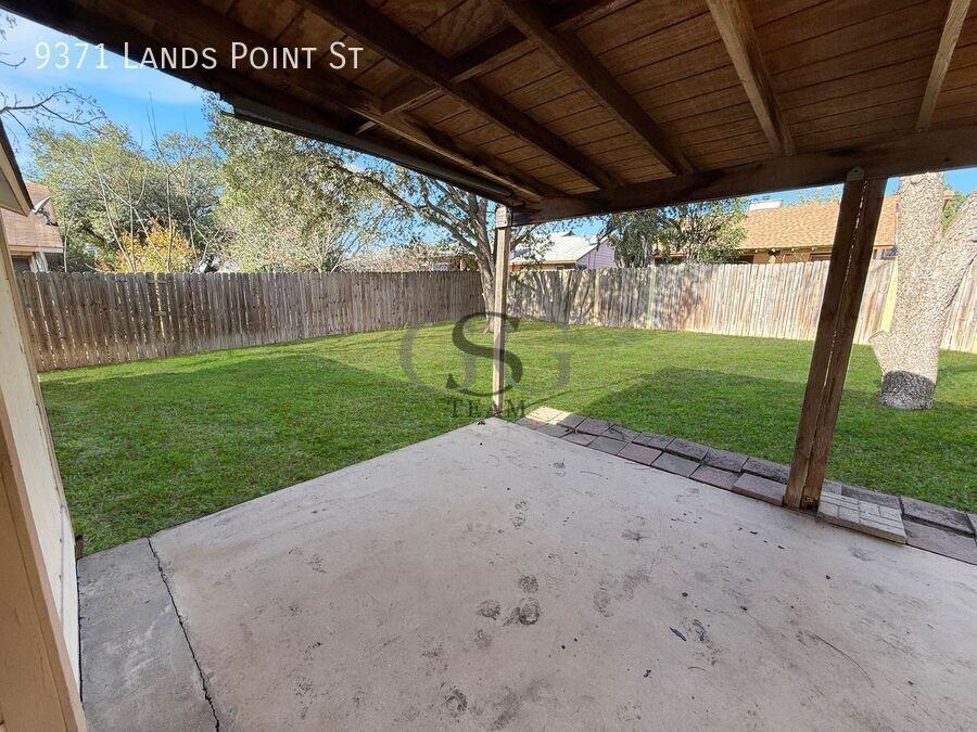 9371 Lands Point St - Photo 4 of 41
