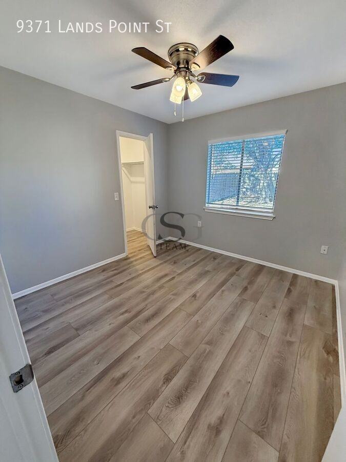 9371 Lands Point St - Photo 5 of 41