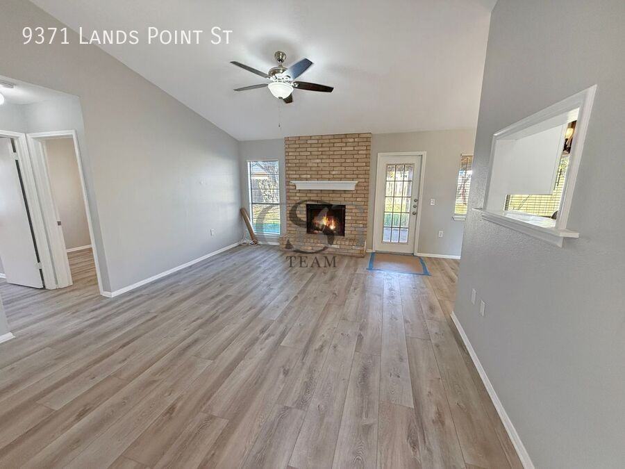 9371 Lands Point St - Photo 7 of 41
