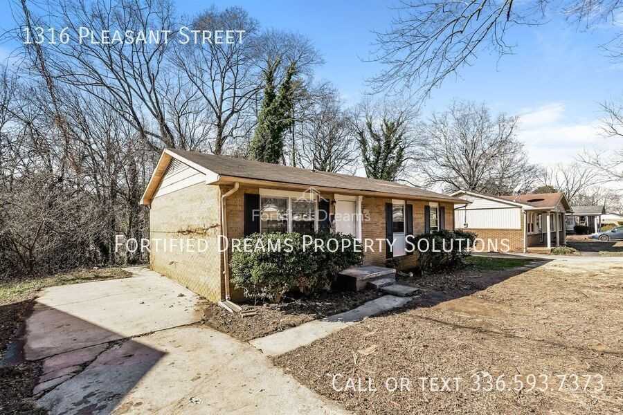 1316 Pleasant St - Photo 2 of 20