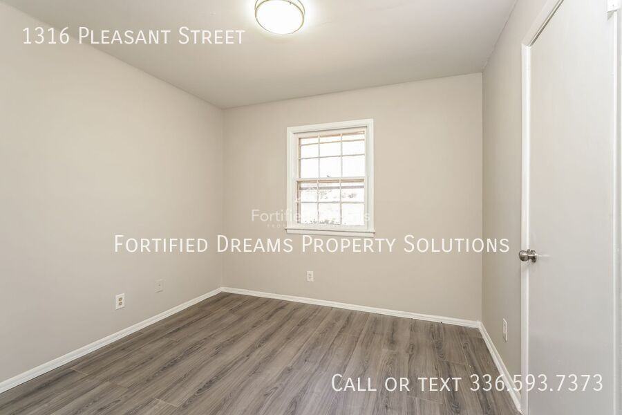 1316 Pleasant St - Photo 6 of 20