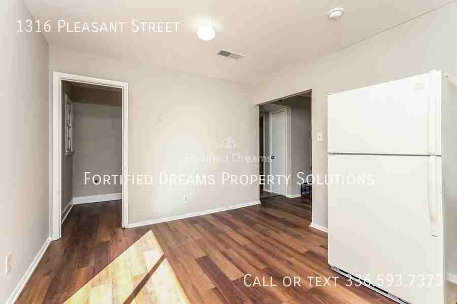 1316 Pleasant St - Photo 7 of 20