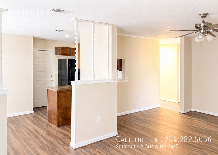 926 Holly St - Photo 4 of 17