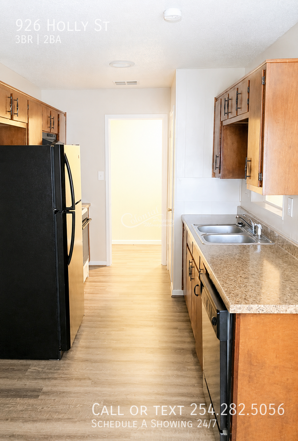 926 Holly St - Photo 5 of 17