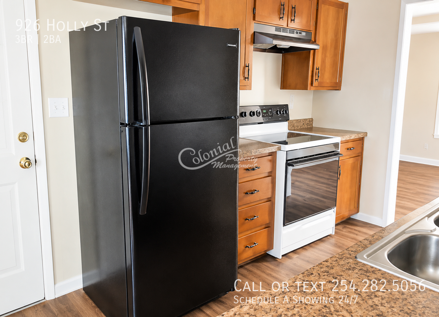 926 Holly St - Photo 6 of 17