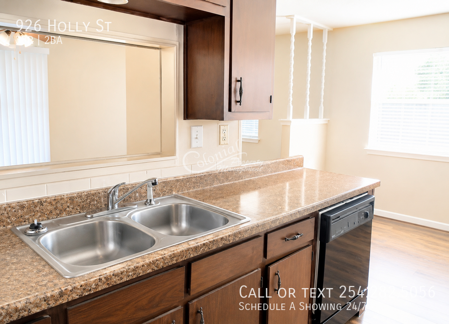 926 Holly St - Photo 7 of 17
