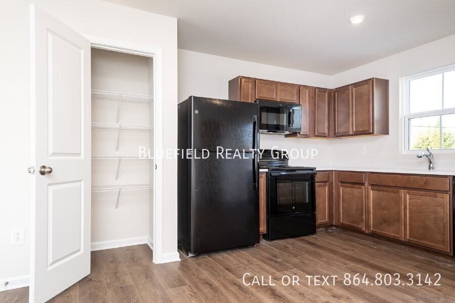 886 Cranbrook Dr - Photo 4 of 27
