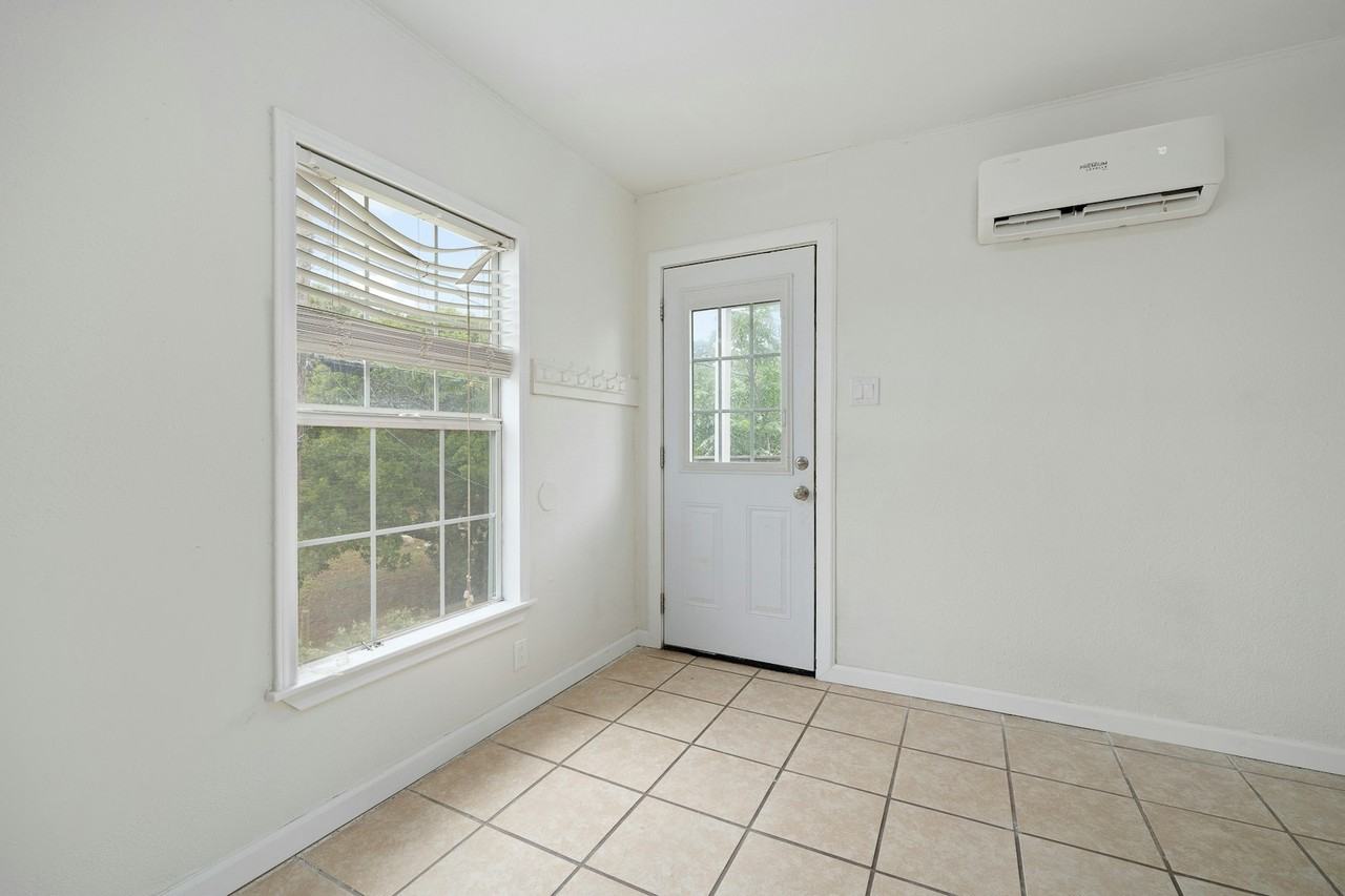 215 S 11th Street, Unit 2 - Photo 4 of 9