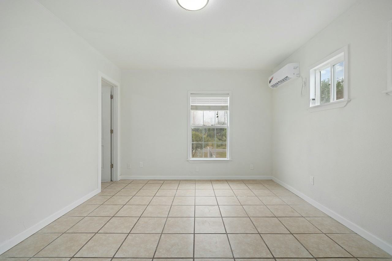 215 S 11th Street, Unit 2 - Photo 5 of 9