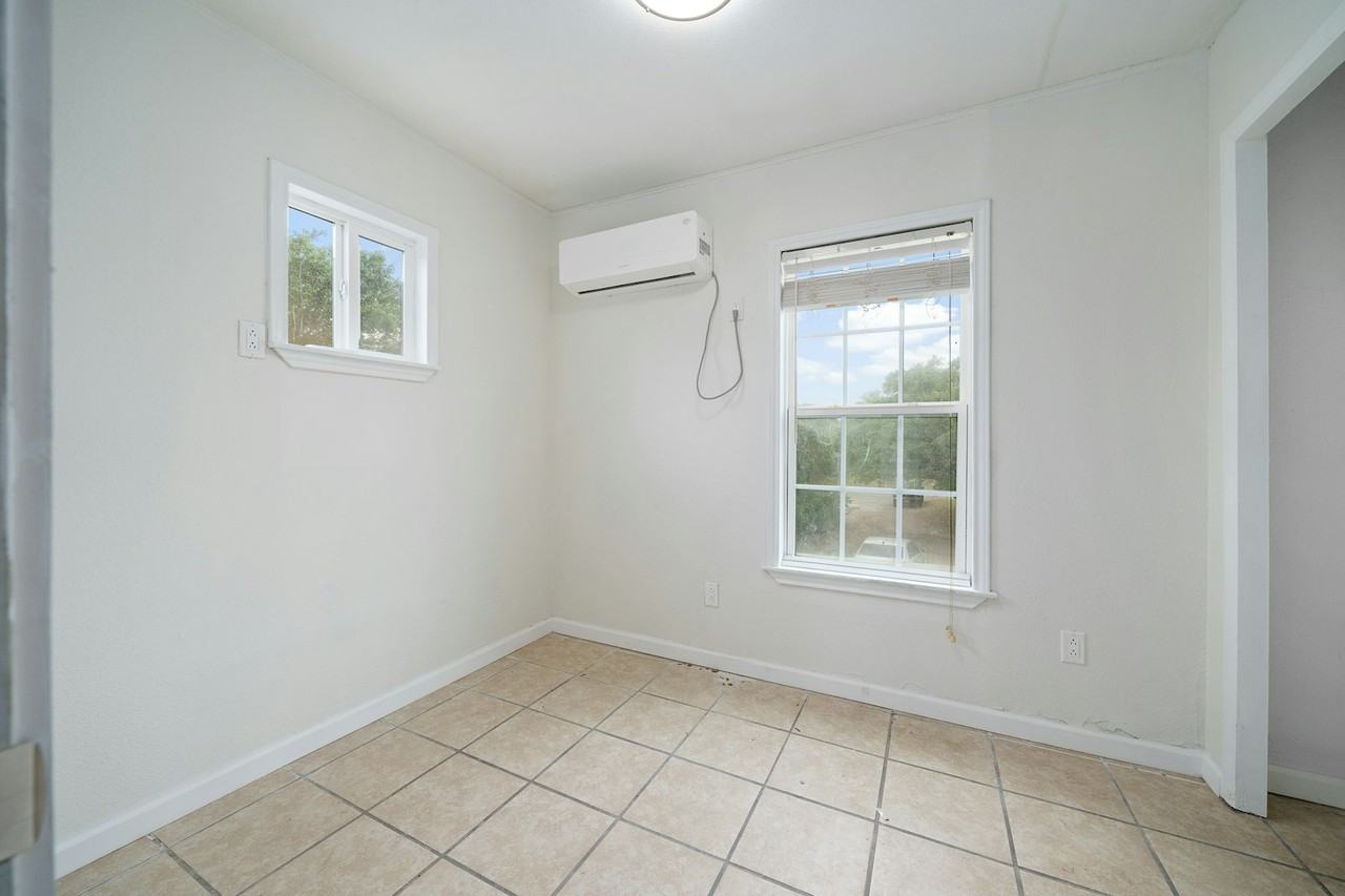 215 S 11th Street, Unit 2 - Photo 6 of 9