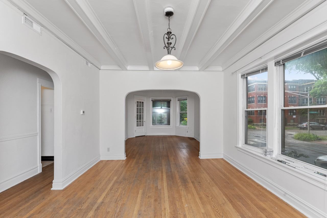 1353 W Catalpa Ave #1 - Photo 2 of 16