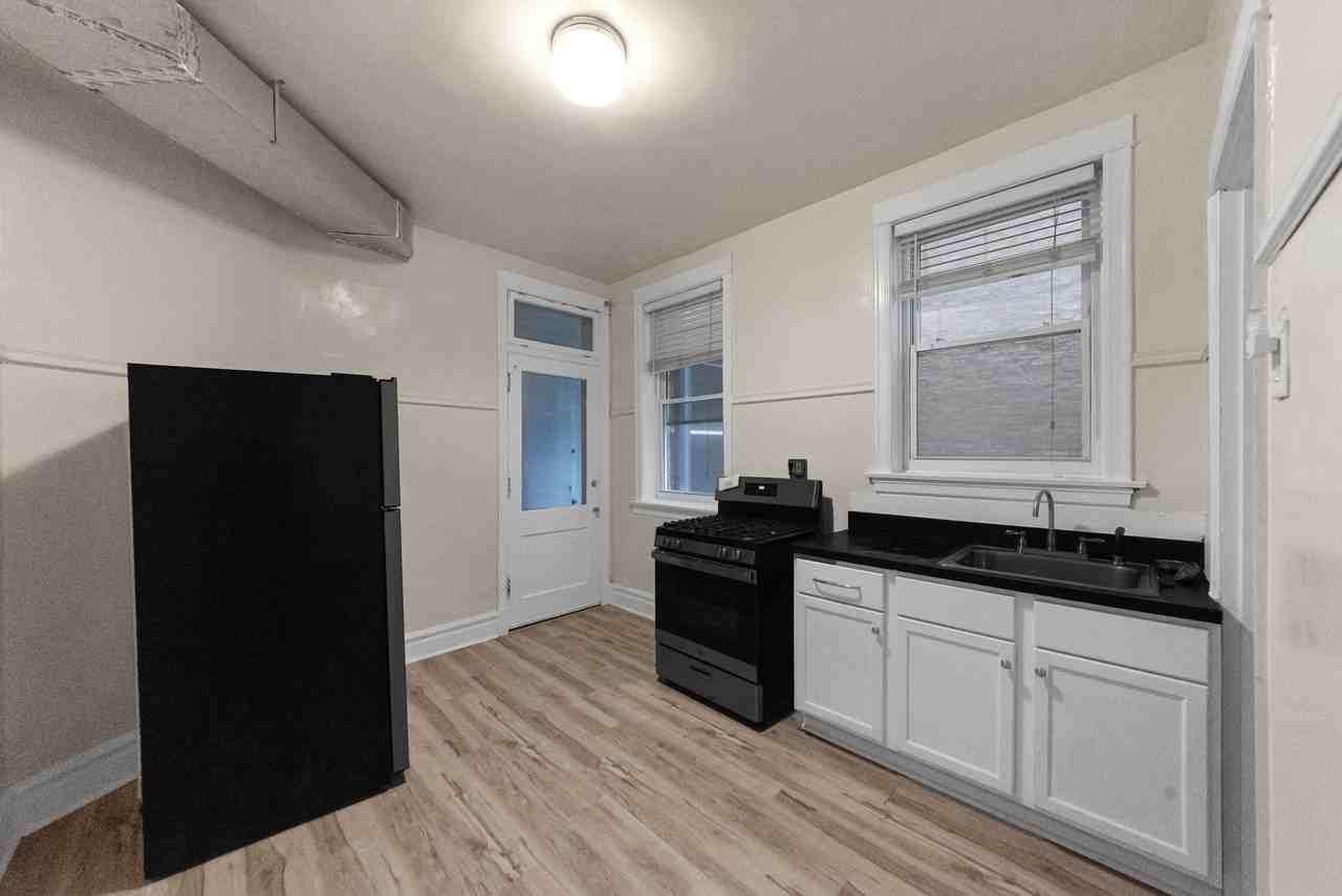 1353 W Catalpa Ave #1 - Photo 4 of 16
