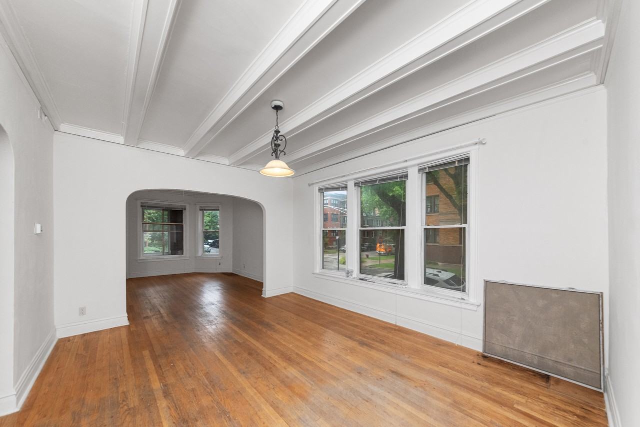 1353 W Catalpa Ave #1 - Photo 6 of 16