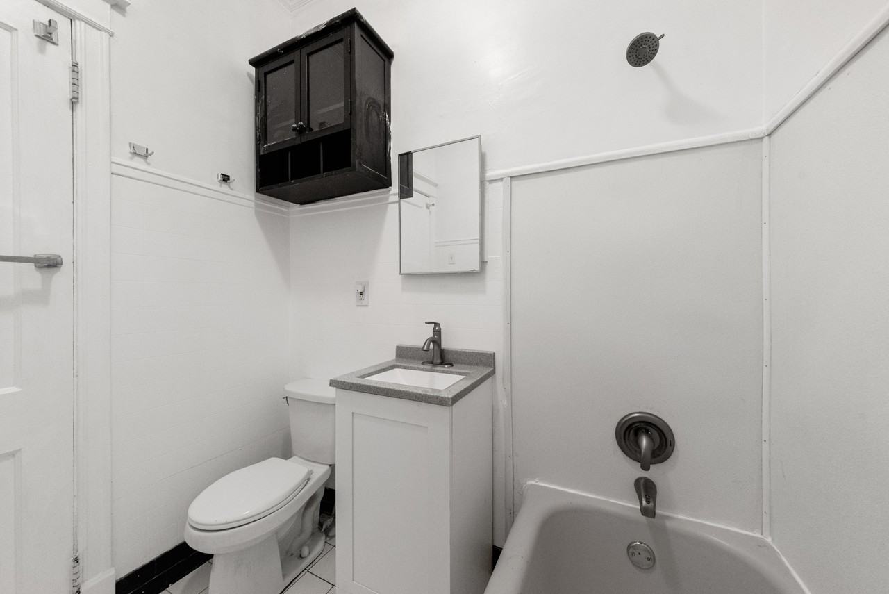 1353 W Catalpa Ave #1 - Photo 7 of 16