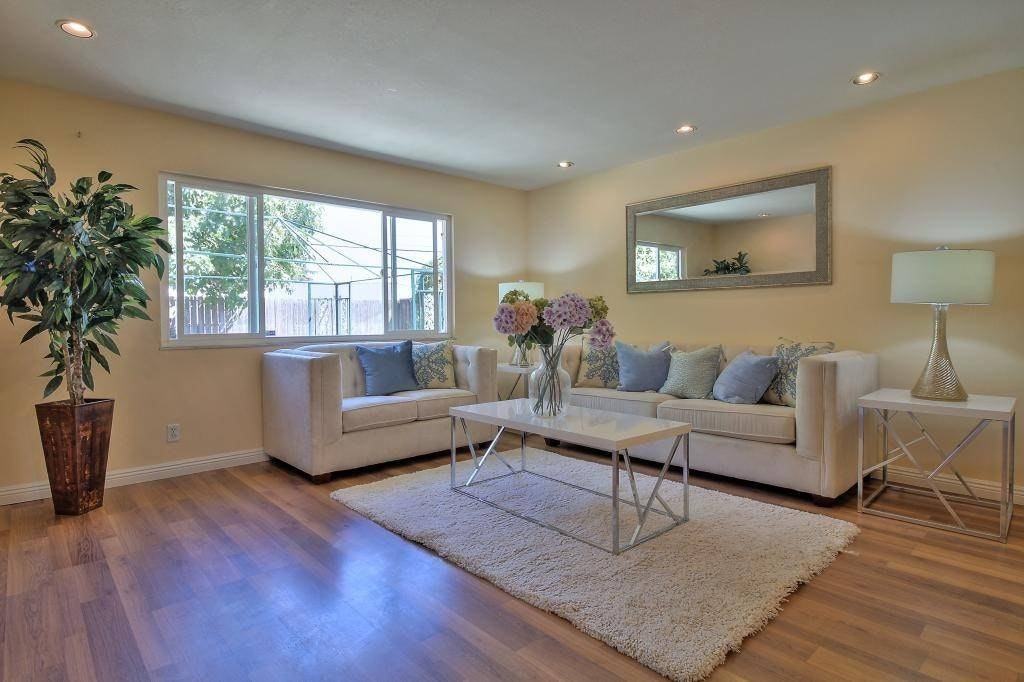 39262 Sundale Drive - Photo 2 of 15