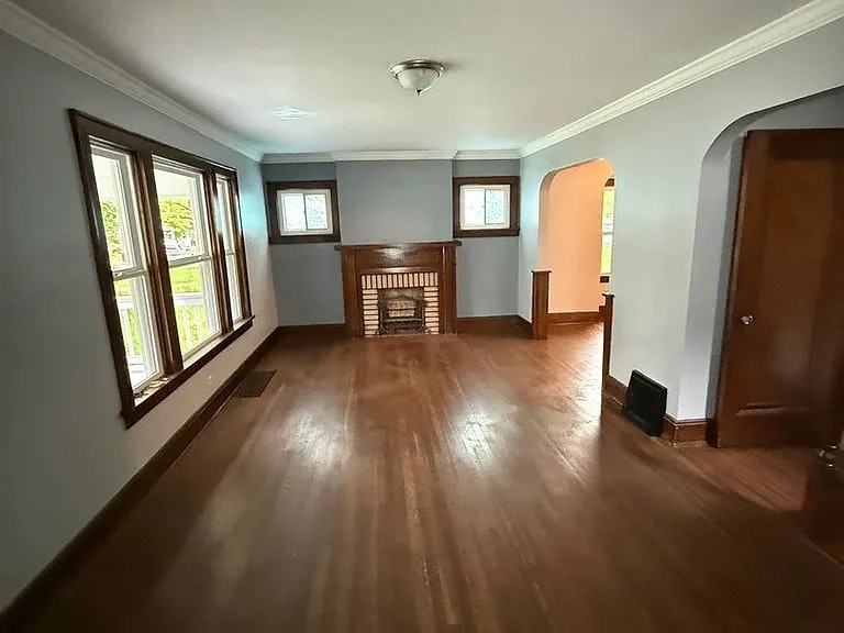 420 Grace Avenue - Photo 3 of 10
