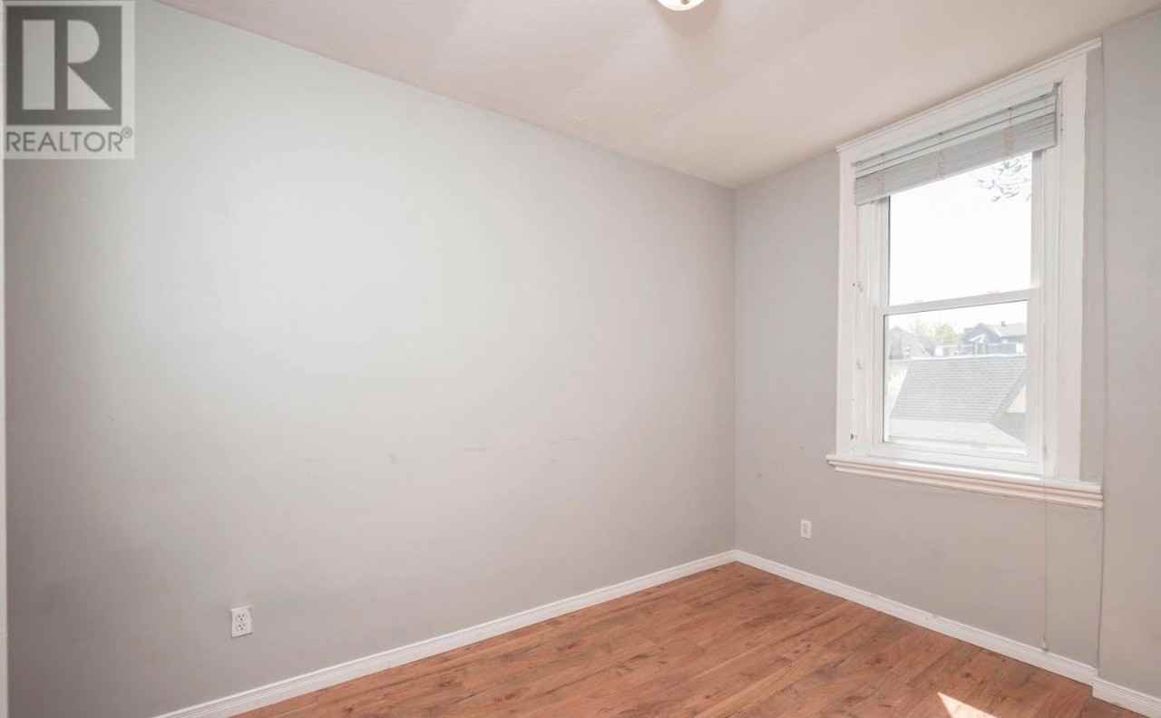 289 Pall Mall Street - Photo 2 of 17