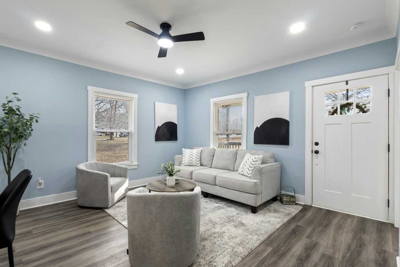 305 East Henry Street - Photo 5 of 21