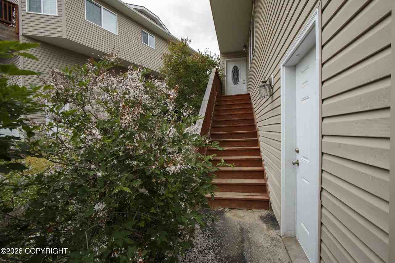 20757 Mountain Vista Dr - Photo 2 of 30