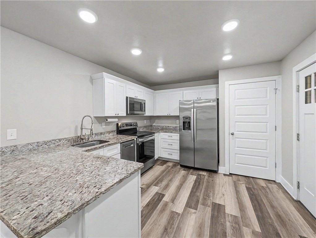 24 Hampstead Ln - Photo 3 of 20
