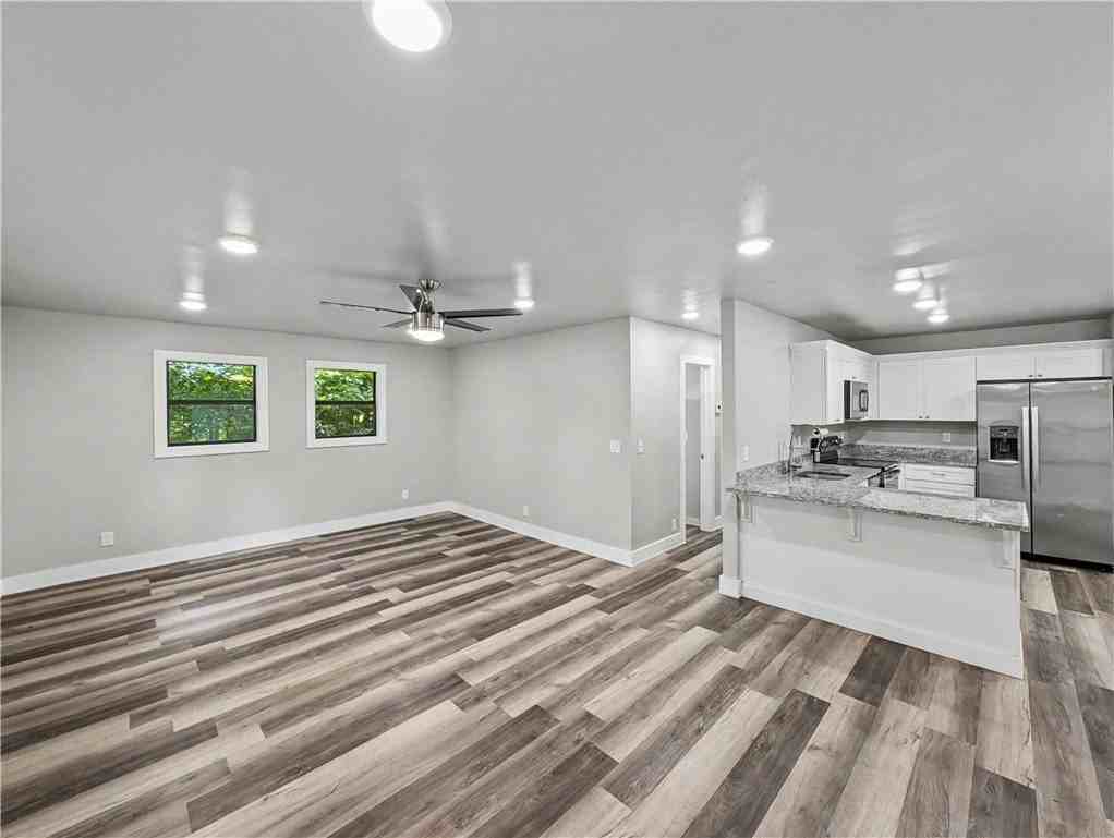 24 Hampstead Ln - Photo 4 of 20