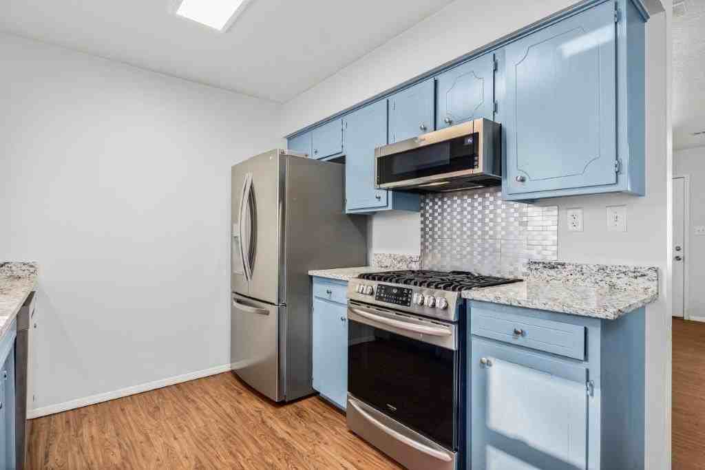 904 Se 4th St - Photo 6 of 16