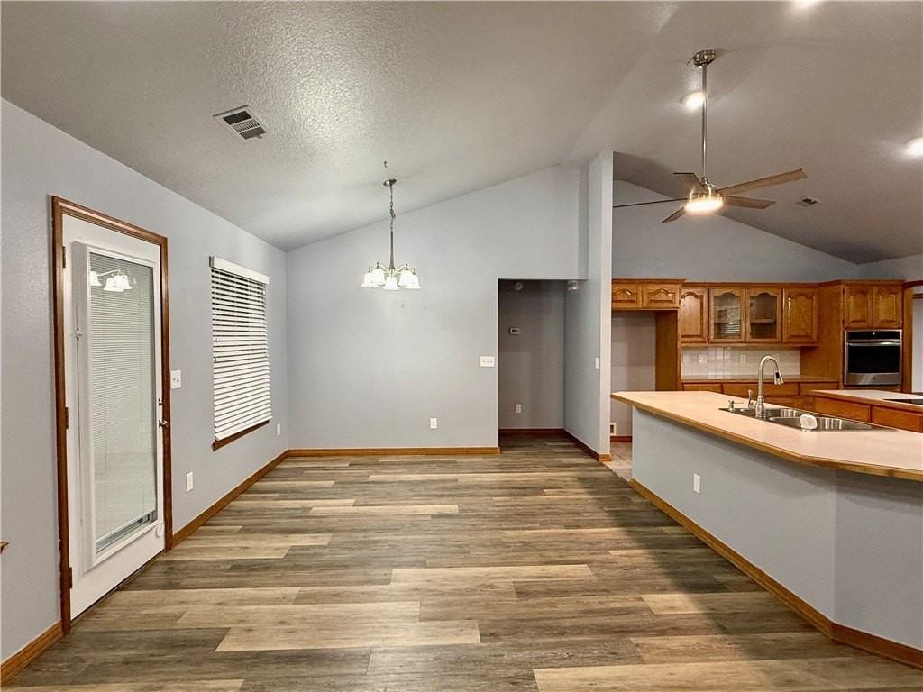 510 College Pl - Photo 6 of 41