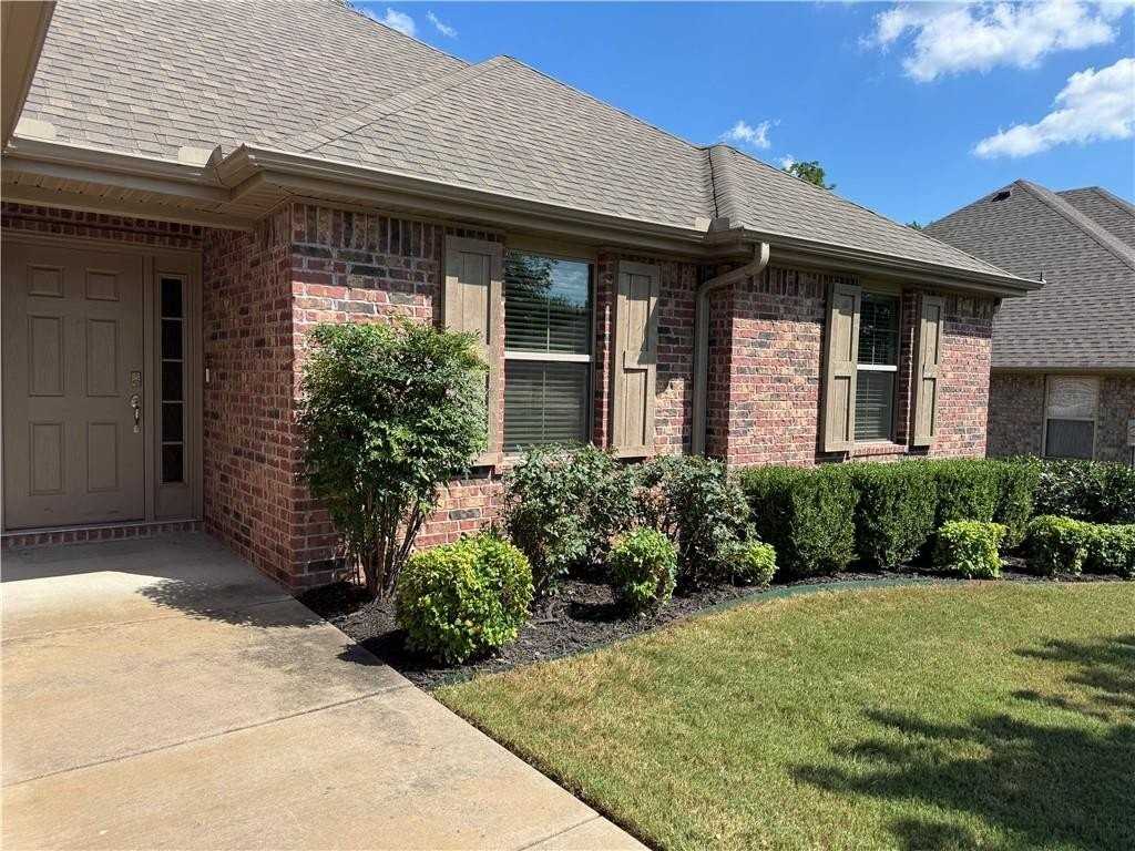 4027 Benjamin Ln - Photo 3 of 30