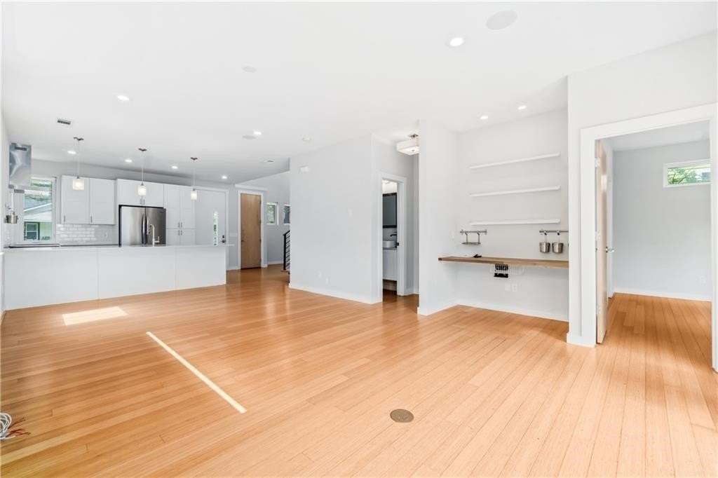 588 S Block Ave - Photo 3 of 25