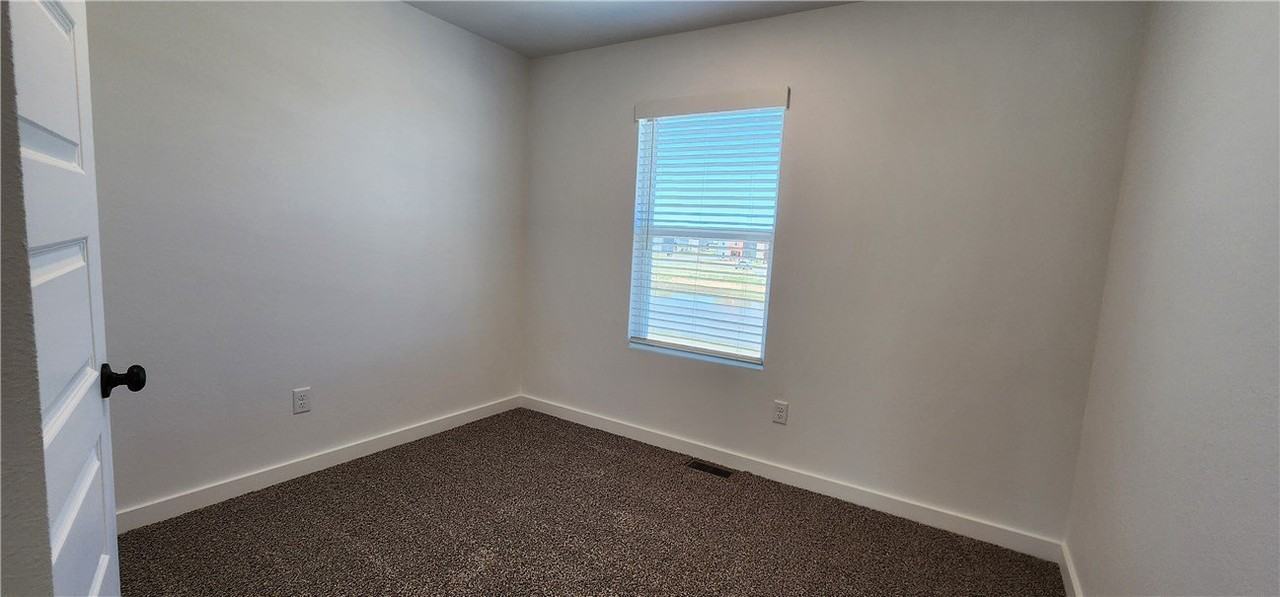 1091 Kentucky Avenue - Photo 2 of 20