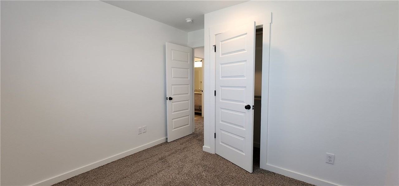 1091 Kentucky Avenue - Photo 3 of 20