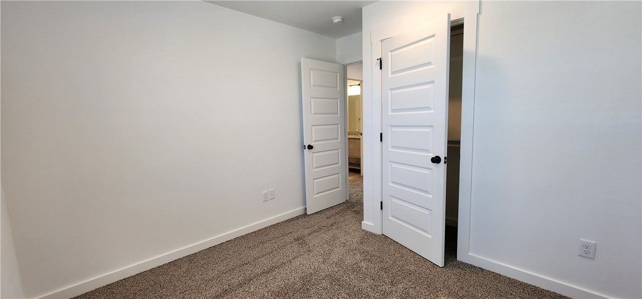 1091 Kentucky Avenue - Photo 4 of 20