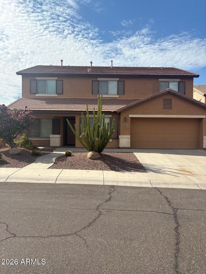 2217 W Steed Rdg - Photo 2 of 16
