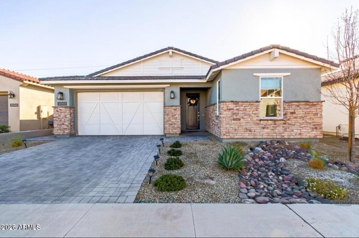 11353 N Luckenbach St - Photo 2 of 32