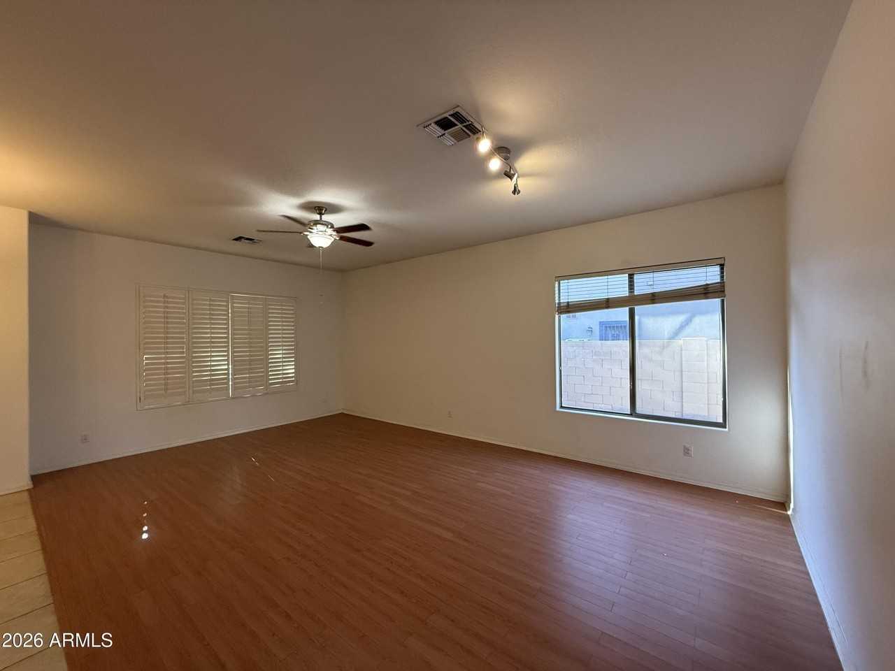 101 S Presidio Dr - Photo 4 of 29