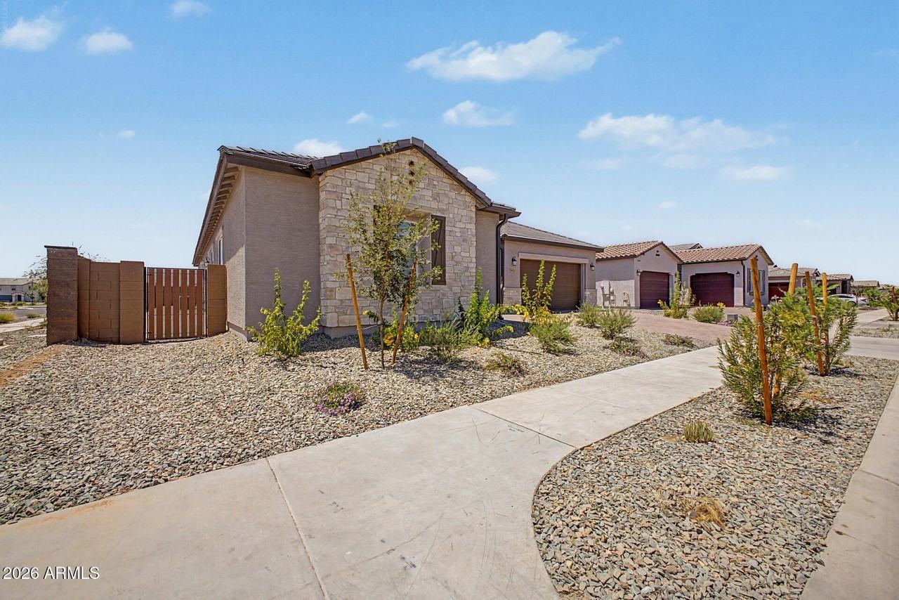 9623 W Flower St - Photo 2 of 35