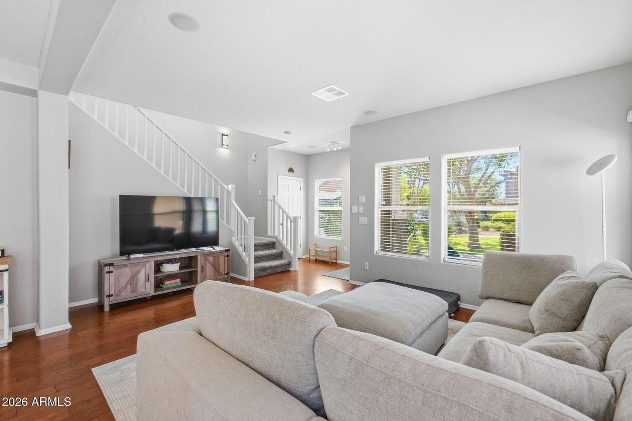1072 S Cheshire Ln - Photo 4 of 31