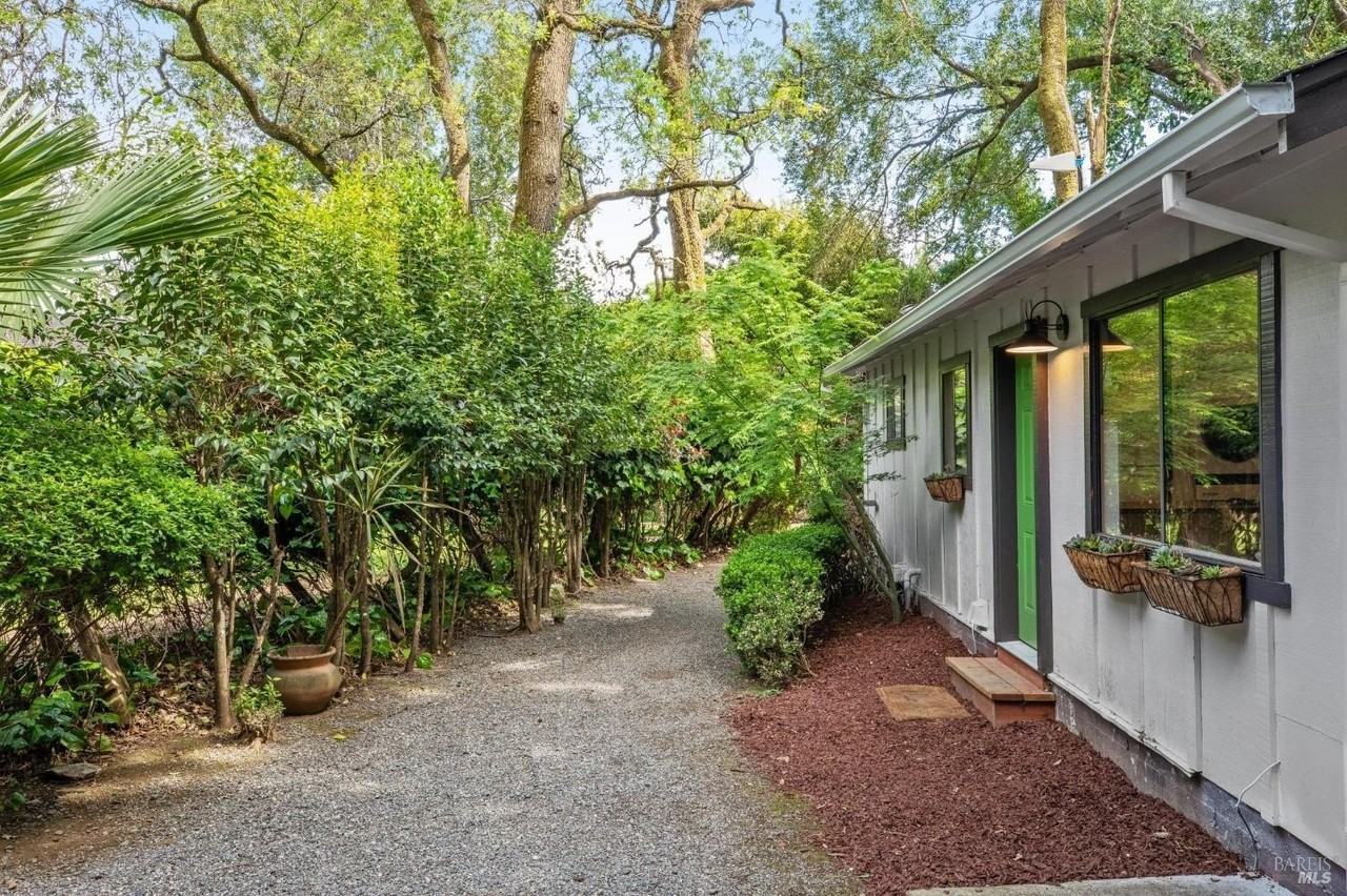 10 Angelica Ct #A - Photo 2 of 26