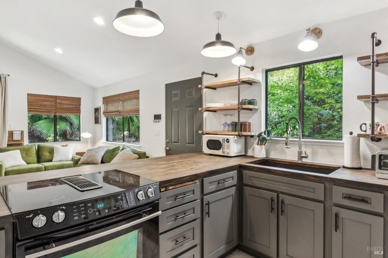 10 Angelica Ct #A - Photo 6 of 26