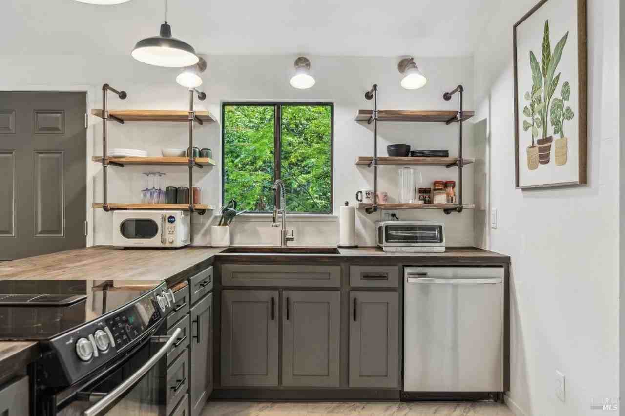 10 Angelica Ct #A - Photo 7 of 26