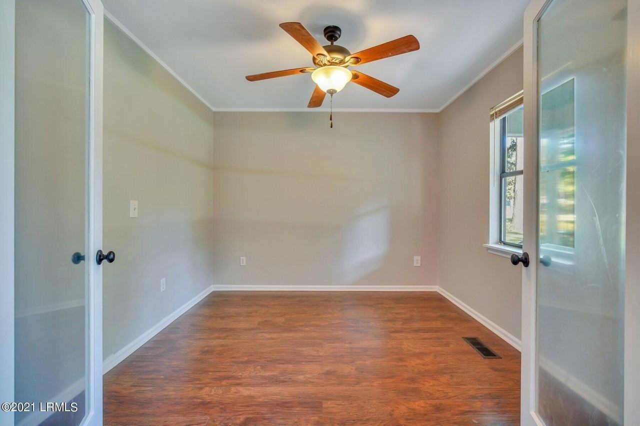 24 Chesterfield Lake Dr - Photo 5 of 29