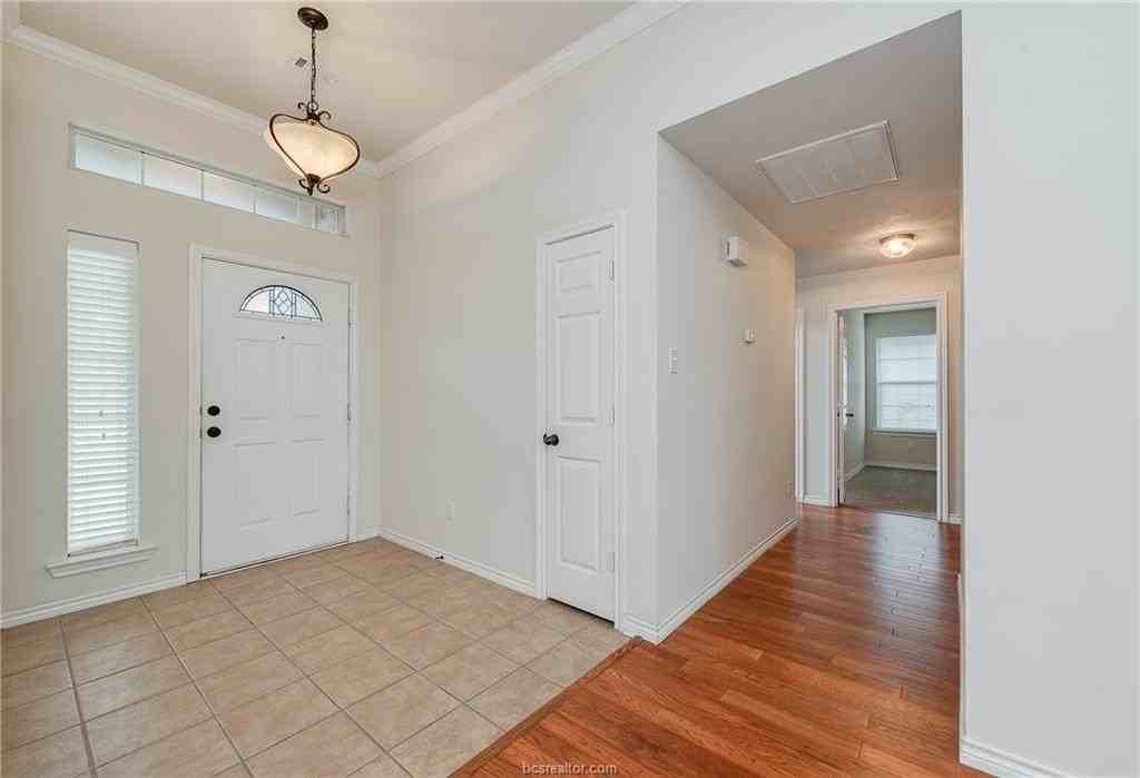 1207 Portsmouth Ct - Photo 3 of 31